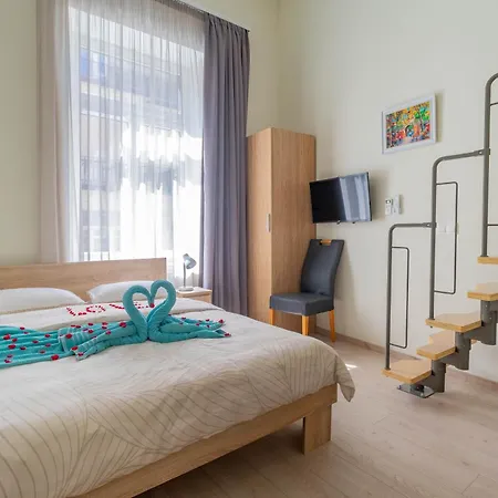 Orbit Panzio فندق 3*