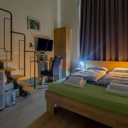 Hotel Orbit Panzio 3*